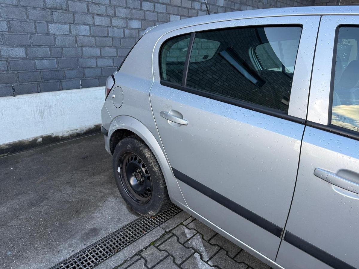 Opel Astra H original Tür hinten rechts Z157 Starsilber Rohbau BJ04